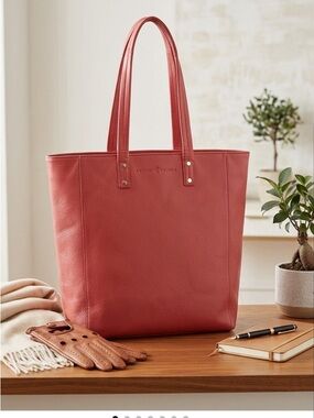 Antonio Valeria EUC Italian leather
Large two handle structured rose red
Tote